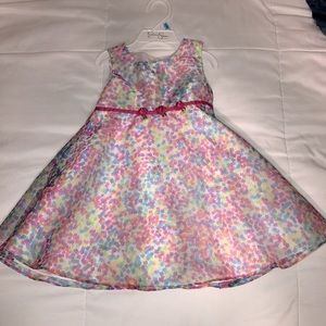 Girls’ Size 24 months sleeveless dressy dress 🌻